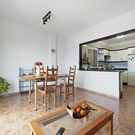 In Puerto Near Playa Jardin, Cleaning Included בית נופש *
