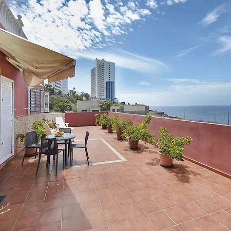 In Puerto Near Playa Jardin, Cleaning Included בית נופש