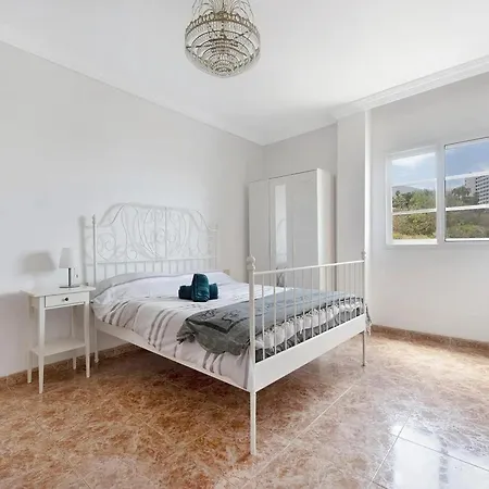 In Puerto Near Playa Jardin, Cleaning Included * פוארטו דה לה קרוז
