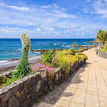 In Puerto Near Playa Jardin, Cleaning Included * プエルト・デ・ラ・クルス